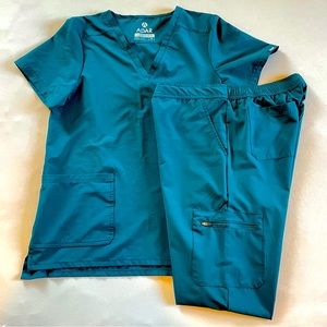 Adar scrubs set two pieces women’s size Medium aqua medical nursing spa uniform